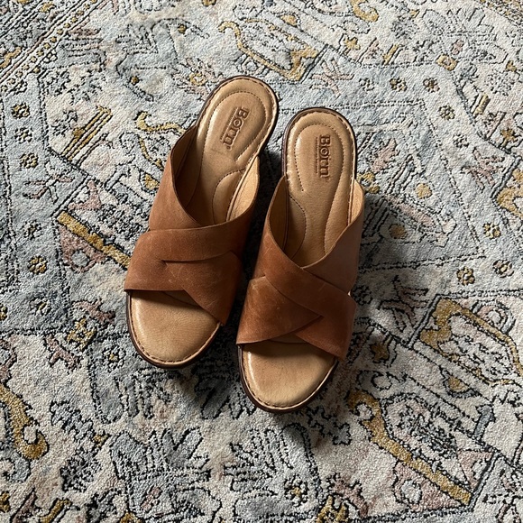 BORN leather heeled clog sandal - Picture 3 of 8